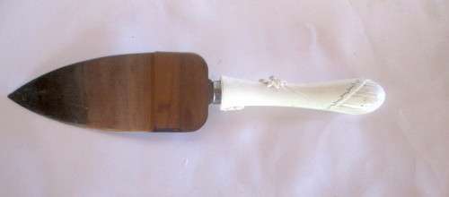 Decorated Wedding Cake Lifter.  240mm long.