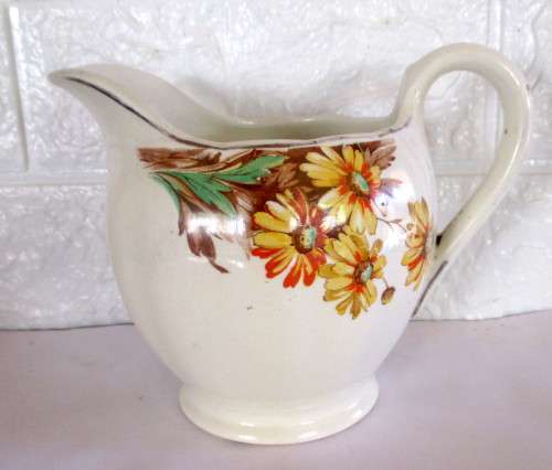 Large Vintage Creampetal Grindley England Milk Jug, No chipe or cracks. 13 cm high.