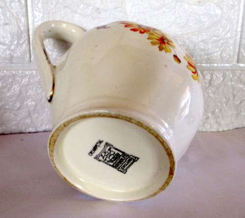 Large Vintage Creampetal Grindley England Milk Jug, No chipe or cracks. 13 cm high.