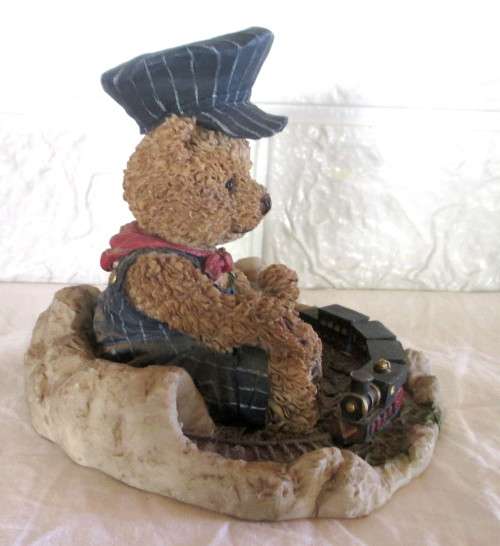 Vintage Windsor Bears Figurine Tyler Lil` Conductor 1998. No 043