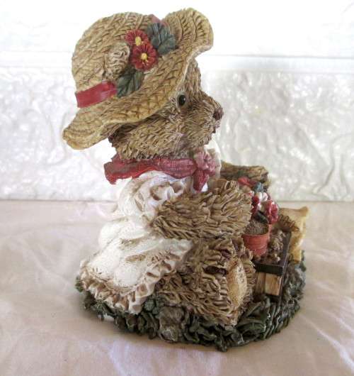 Vintage Windsor Bears Figurine  Brittany `All things grow with Love.`1997 No 4730. Handpainted.