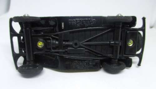 Ertl Vintage Vehicles Ford Roadster 1932 Yellow Black Top, Removable.