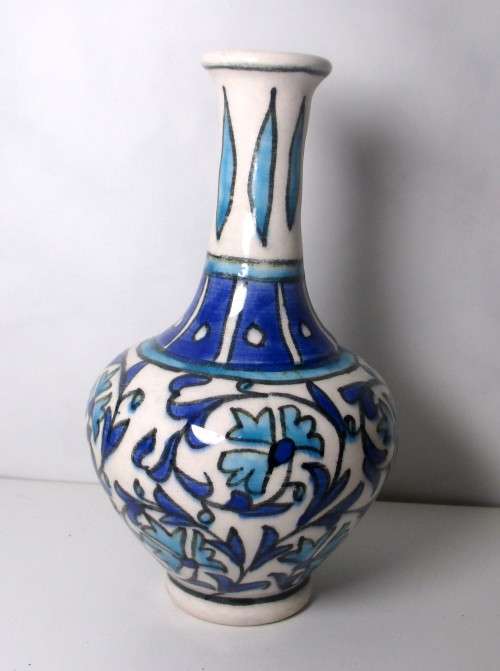 Hand painted Decorative Small Ceramic Vase. No Chips, no cracks. 130mm high. No Markings