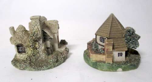 E.P.L. The Old Cottage Collection Set of Two Miniature Cottages.