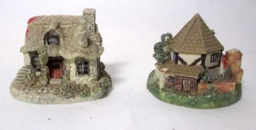 E.P.L. The Old Cottage Collection Set of Two Miniature Cottages.
