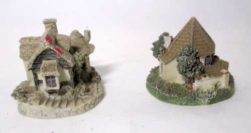 E.P.L. The Old Cottage Collection Set of Two Miniature Cottages.