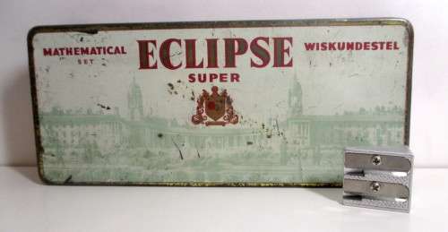 Unique Vintage Eclipse Mathematical Set/Wiskunde Stel Tin. Picture op Union Building front. 170x70mm