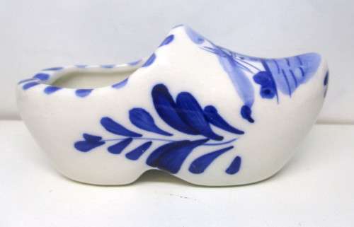 Vintage Delft Handpainted Holland Windmill Shoe Ash Tray. 110mm