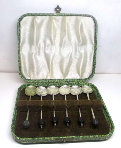 Vintage 6 EPNS Coffee Spoons, in original box.  As per Photo.