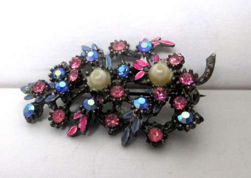 Vintage Blue and Pink Rhinestone Brooch. Set in enameled pewter and two Pearl beads. Lovely. 53mm.