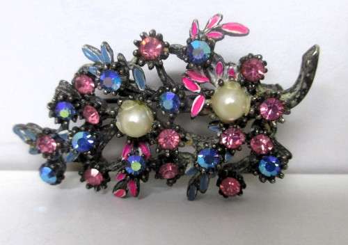 Vintage Blue and Pink Rhinestone Brooch. Set in enameled pewter and two Pearl beads. Lovely. 53mm.
