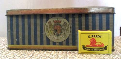 Vintage Lyon`s Tea Tin - 1953 Queen Elizabeth Souvenir of Coronation Tin - 20.5cm x 12cm x 7.5cm