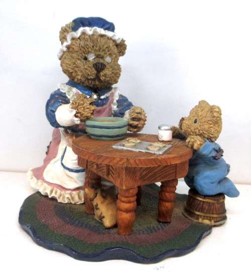 Vintage Windsor Bears Figurine `Grandma And Timothy` ` Can I Lick The Spoon?` 1998. No 0964