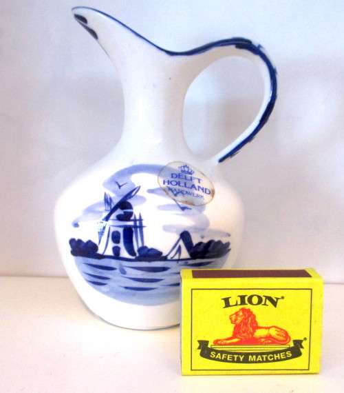 Vintage Delft HOLLAND Handwerk Blue Ceramic Pitcher. 140mm high. Spotless.