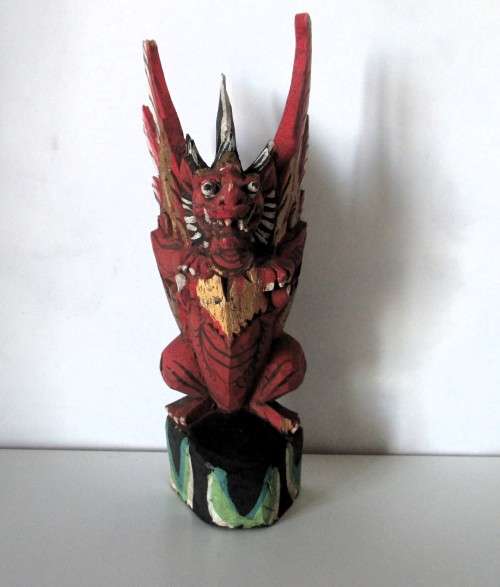 vINTAGE Hand Carved and painted Wooden Gargoyle / Griffin / Dragon. 150mm high. Tip of wing off.