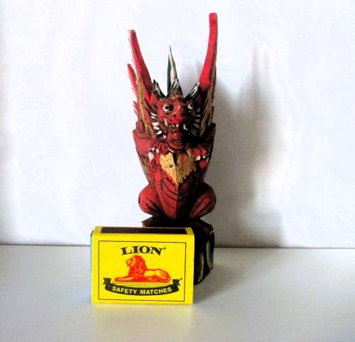 vINTAGE Hand Carved and painted Wooden Gargoyle / Griffin / Dragon. 150mm high. Tip of wing off.