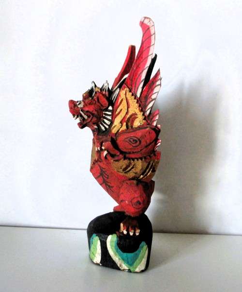 vINTAGE Hand Carved and painted Wooden Gargoyle / Griffin / Dragon. 150mm high. Tip of wing off.