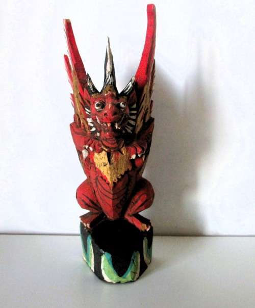 vINTAGE Hand Carved and painted Wooden Gargoyle / Griffin / Dragon. 150mm high. Tip of wing off.