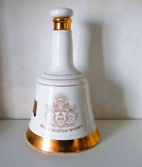 Vintage Bell`s Commemorate the Birth of Prince William Decanter (50cl) 1982. 210mm high. Empty.