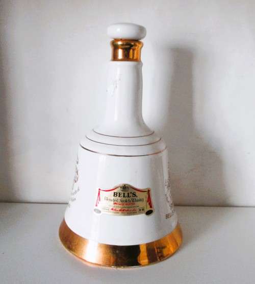 Vintage Bell`s Commemorate the Birth of Prince William Decanter (50cl) 1982. 210mm high. Empty.
