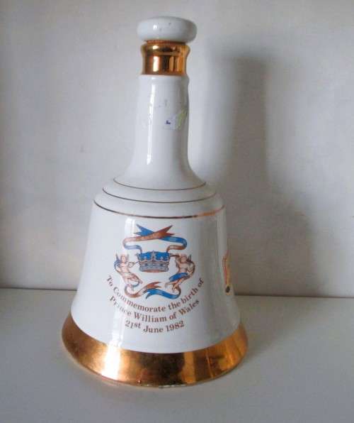 Vintage Bell`s Commemorate the Birth of Prince William Decanter (50cl) 1982. 210mm high. Empty.