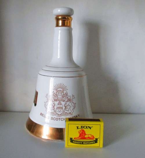 Vintage Bell`s Commemorate the Birth of Prince William Decanter (50cl) 1982. 210mm high. Empty.