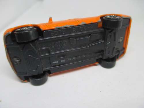 Motor Max 6073 Truck A Orange Pickup Truck With Sunroof. 1:64.