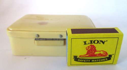 VINTAGE 1930`s Art Deco Bakelite Lady`s Manicure Set. Refer to photos for condition. 110 x75x35mm