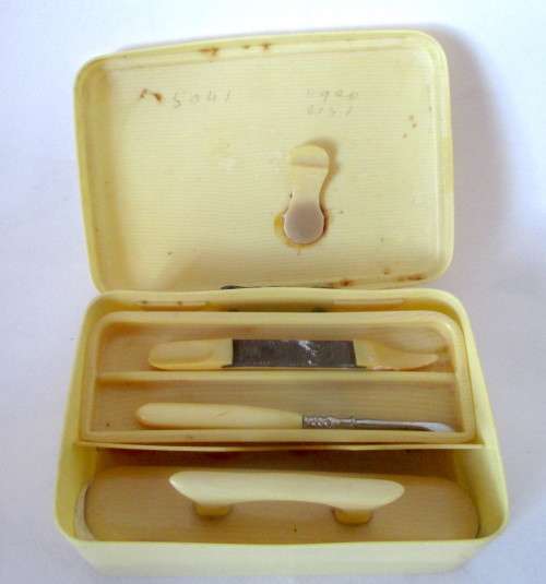 VINTAGE 1930`s Art Deco Bakelite Lady`s Manicure Set. Refer to photos for condition. 110 x75x35mm