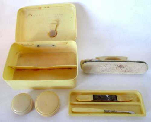 VINTAGE 1930`s Art Deco Bakelite Lady`s Manicure Set. Refer to photos for condition. 110 x75x35mm