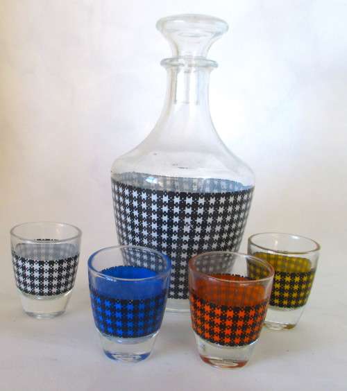 Retro Decanter set, 1950s carafe and 4 liquor glasses, shot glasses, checkered pattern, mid century