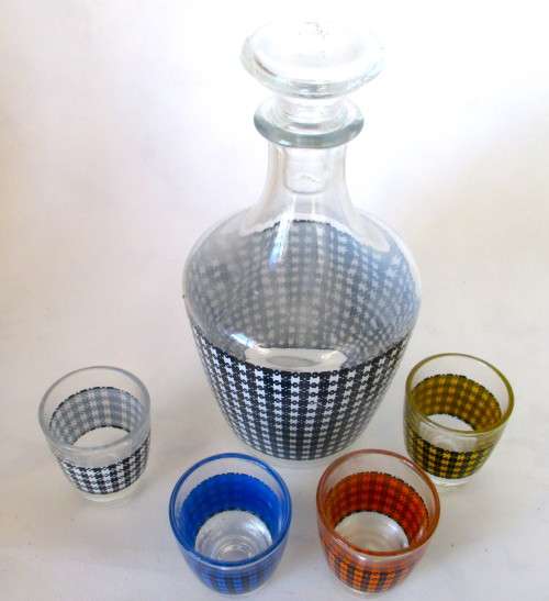 Retro Decanter set, 1950s carafe and 4 liquor glasses, shot glasses, checkered pattern, mid century