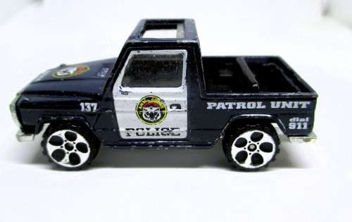 Vintage Die Cast Police Truck.  Realtoy car Made in China, 1/64