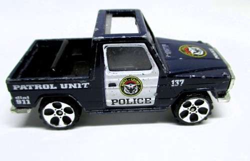 Vintage Die Cast Police Truck.  Realtoy car Made in China, 1/64