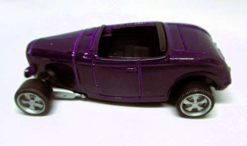 Bburago Ford Roadster 1932 1:64 violet metallic. No Front Window.