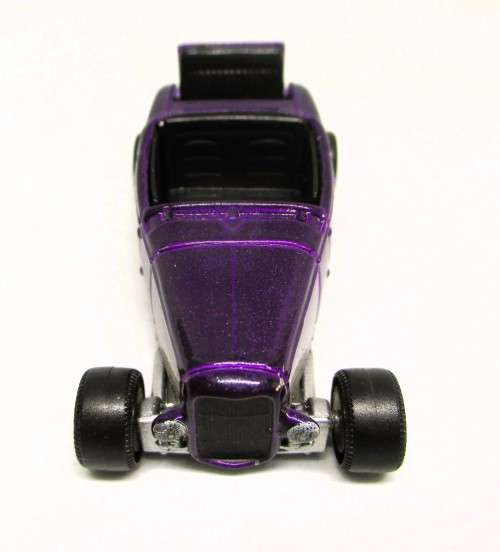 Bburago Ford Roadster 1932 1:64 violet metallic. No Front Window.