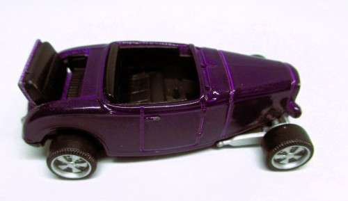 Bburago Ford Roadster 1932 1:64 violet metallic. No Front Window.