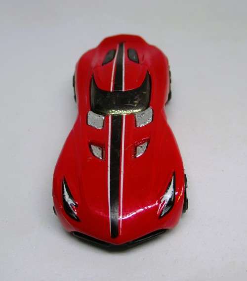 2014 Hot Wheels Red Futuristic Race Car Diecast Metal BDD03