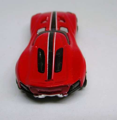 2014 Hot Wheels Red Futuristic Race Car Diecast Metal BDD03
