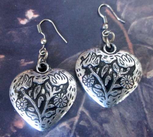 Costume Jewelry. Large Silver toned heart hanging Earrings.