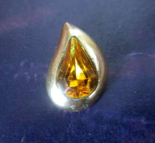 Vintage Pendant.  Amber Faceted Glass stone in Gold toned setting. . Costume Jewelry. 20mm