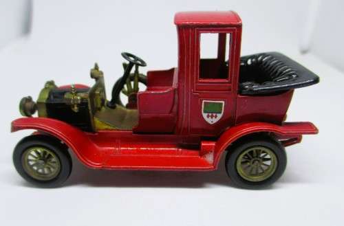 Model of Yesterday No 11 Packard Landaulet by Leshey Made in England. Front seat gone.
