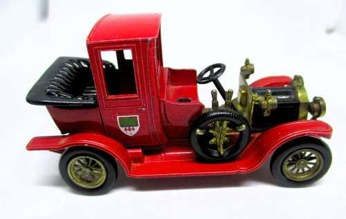 Model of Yesterday No 11 Packard Landaulet by Leshey Made in England. Front seat gone.