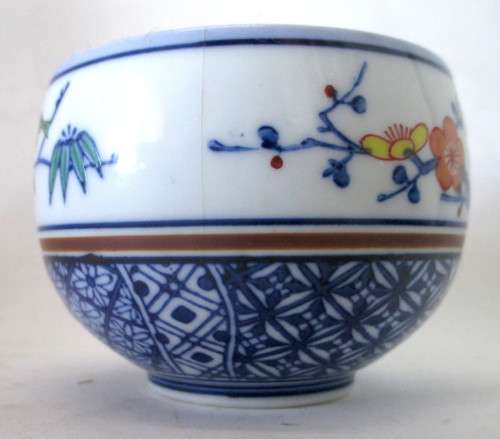 Japanese kakiemon? Imari Styl delicate porcelain cup/bpwl/ Hairline crack. 60x75 mm Marked.