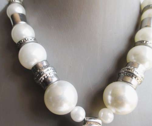 Costume Jewelry. Faux pear bead and silver color necklace with large ornate pendant. 44cm