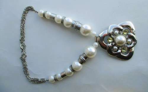 Costume Jewelry. Faux pear bead and silver color necklace with large ornate pendant. 44cm