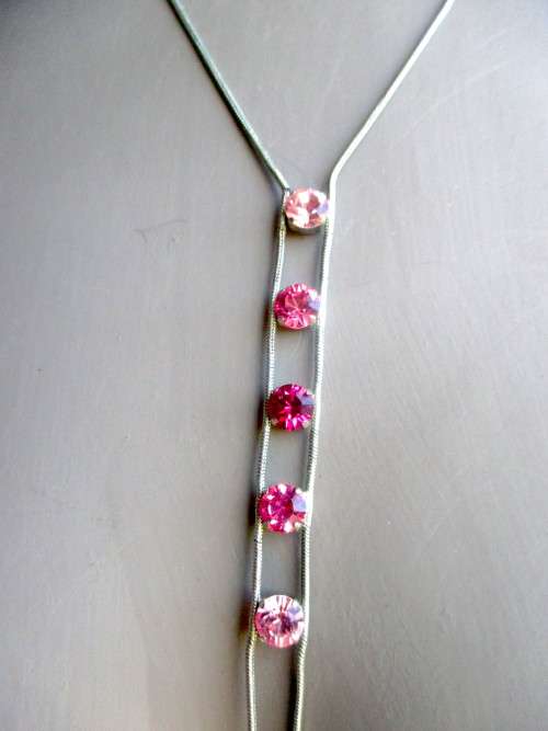 Costume Jewelry. Rose Pink color ombre glass stones set in a delicate silver color chain. 65 cm