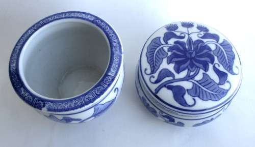 Vintage Geniune Ming Blue Porcelain Trinket holder and Flower vase. See Photo for scale.