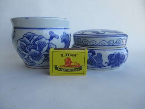 Vintage Geniune Ming Blue Porcelain Trinket holder and Flower vase. See Photo for scale.