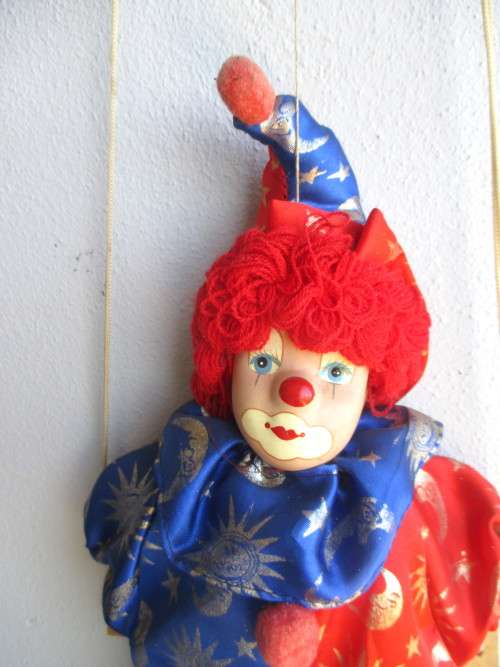 Porcelain face clown dolls deals